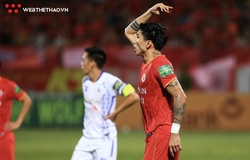 Lời trần tình của Đoàn Văn Hậu khi sút bóng vào CĐV