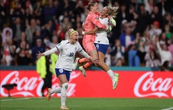 Tuyển Anh thoát hiểm trên chấm luân lưu sau khi chơi thiếu người