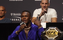 Israel Adesanya cảnh cáo Sean Strickland "giữ mồm miệng, soi gương Paulo Costa"