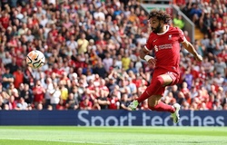 Salah sút hỏng phạt đền vẫn tạo dấu mốc đáng nhớ với Liverpool