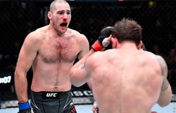 UFC 293: Sean Strickland đấm fan của Israel Adesanya khi vừa đến Úc