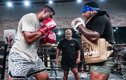 Francis Ngannou liên tục bị giới Boxing chê kỹ năng thậm tệ