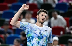 Rublev "tự hủy", Hubert Hurkacz vô địch Thượng Hải Masters 2023