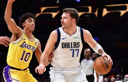 Luka Doncic xỏ háng LeBron cực “ảo" trong ngày Kyrie Irving gieo sầu cho Los Angeles Lakers