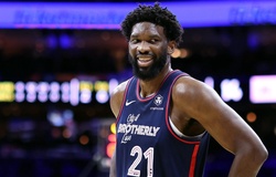 Joel Embiid ghi đến 51 điểm, thắng đại chiến trung phong trước toà tháp đôi Town - Gobert