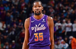 Kevin Durant đáp trả tin đồn lục đục với Phoenix Suns bằng triple-double 16 kiến tạo