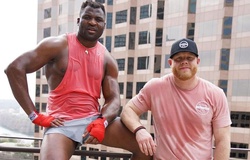 Francis Ngannou khiến huấn luyện viên “rơi nước mắt” vì trận thua Tyson Fury