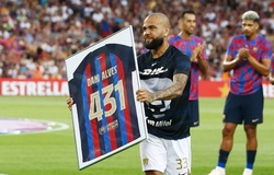 Barcelona đưa ra quyết định lịch sử với Dani Alves sau khi bị kết tội