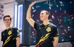 Nhà vô địch MSI của phương Tây bị tống lên ghế dự bị, tương lai không xác định