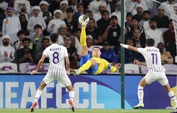 Ronaldo suýt ghi bàn từ... giữa sân ở Champions League châu Á