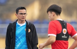 HLV Kiatisuk thua đậm trận đầu tiên ở V.League cùng CAHN