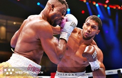 "Nụ hôn tử thần" ở trận Anthony Joshua - Francis Ngannou thu hút cả triệu người xem