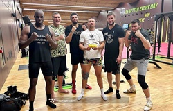 Usyk "đấm bay" cả 5 võ sỹ sparring trước trận thống nhất đai kinh điển với Tyson Fury 