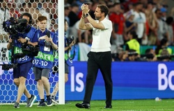 Bị CĐV giận dữ ném cốc nhựa, HLV Gareth Southgate quả quyết: "Tuyển Anh đang tiến bộ"