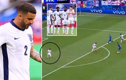 "Thủ quân" Kyle Walker bị tấn công vì "mắc màn nằm ngủ" ở bàn thua của tuyển Anh trước Slovakia