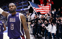 Siêu sao bóng rổ LeBron James cầm cờ đoàn thể thao Mỹ tại lễ khai mạc Olympic Paris 2024