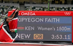 Faith Kipyegon đi vào lịch sử điền kinh Olympic 1 năm sau khi tranh tài cùng Nguyễn Thị Oanh