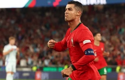 Ronaldo giải cứu Bồ Đào Nha từ ghế dự bị bằng bàn thắng thứ 901