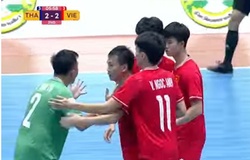 Công Viên ghi 2 bàn trong 1 phút, futsal Việt Nam thắng sốc trước Thái Lan