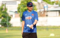 HLV Kim Sang Sik gặp khó trước ngày đấu Man United