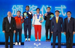 Quàng Thị Tâm bất ngờ vượt nhà vô địch Olympic giành huy chương cử tạ châu Á