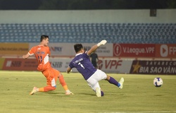 Kịch tính “chung kết ngược” Đà Nẵng vs Quảng Nam: Thẻ đỏ giây 12, sai lầm thủ môn và câu giờ