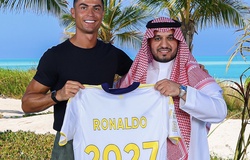 Ở lại Al Nassr, không ai trên thế giới được trả lương cao hơn Cristiano Ronaldo