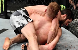 Cựu vương UFC Islam Makhachev đánh đối thủ cầu xin trọng tài dừng trận