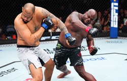 Quái vật KO UFC Derrick Lewis hạ tài năng bất bại chỉ sau 35 giây