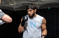 Arman Tsarukyan lại giở "bài mới" để được tranh đai với Ilia Topuria