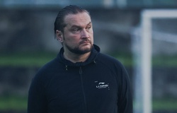 HLV Popov “ăn thẻ” vì lỗi phản ứng ngay trận khai màn V.League