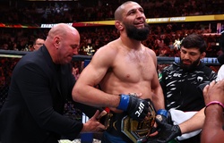 Khamzat Chimaev đè bẹp Dricus Du Plessis lên ngôi vô địch UFC