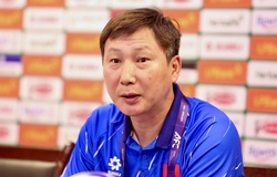 HLV Kim Sang Sik nói rõ khi loại cầu thủ Việt kiều Trần Thành Trung