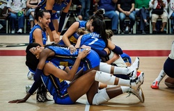 Phá ký lục chắn bóng, bóng chuyền nữ Brazil vẫn gục ngã trước Ý ở bán kết WCH 2025