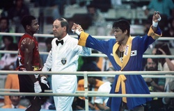 Huyền thoại Boxing nhận HCV Olympic từ đối thủ sau 35 năm: Sự cao thượng xóa nhòa sai lầm