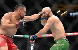 Võ sĩ MMA vẫn thượng đài sau khi bị xe tông, nhận trận thua thảm