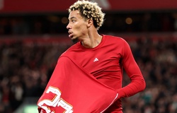 Hugo Ekitike bị chỉ trích là ngu ngốc sau khi nhận thẻ đỏ ở trận thắng của Liverpool