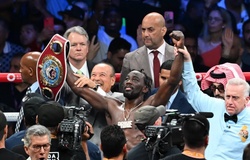 Terence Crawford bỏ đai ngay sau khi đánh bại Canelo