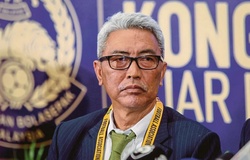Phản ứng lạ của “sếp lớn” bóng đá Malaysia sau án phạt từ FIFA