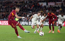Khó tin ở trận Roma vs Lille: Quả phạt đền được thực hiện lại 3 lần và đều sút hỏng!