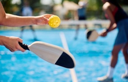Nghệ thuật đọc vị đối thủ trong Pickleball qua hai cú giao bóng đầu tiên
