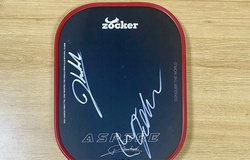 Phúc Huỳnh đáu giá chiếc vợt vô địch PPA Viet Nam Cup, hướng về đồng bào miền núi phía bắc