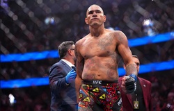 Alex Pereira nói rõ về chấn thương chân sau cú đá Ankalaev ở UFC 320
