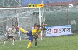 4 phút – 3 bàn thắng: Mưa Huế không dập tắt ‘ngọn lửa’ kịch tính giữa ĐH Luật Huế và ĐH SPKT Vinh