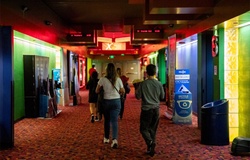 Rạp chiếu phim  “lột xác” với sân pickleball trong kế hoạch đầu tư 2,2 tỷ USD