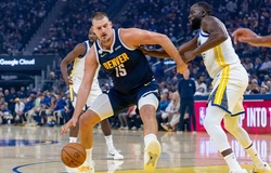 Nikola Jokic sánh ngang huyền thoại Oscar Robertson với thành tích triple-double đáng kinh ngạc