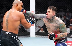 Tom Aspinall "vẫn chưa thấy gì" sau hai ngày từ cú chọc mắt ở UFC 321