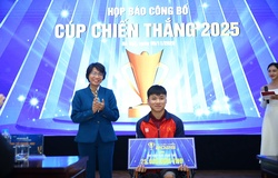 Kình ngư Phạm Tuấn Hưng nhận phần thưởng ý nghĩa từ Cúp Chiến Thắng