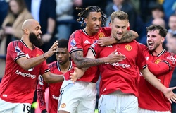 Thoát hiểm ở phút 90+6, MU lặp lại điều kỳ lạ của Man City sau 13 năm