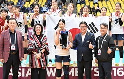 Đội trưởng Hàn Quốc nhận vinh danh VĐV xuất sắc nhất giải bóng chuyền U16 vô địch châu Á
